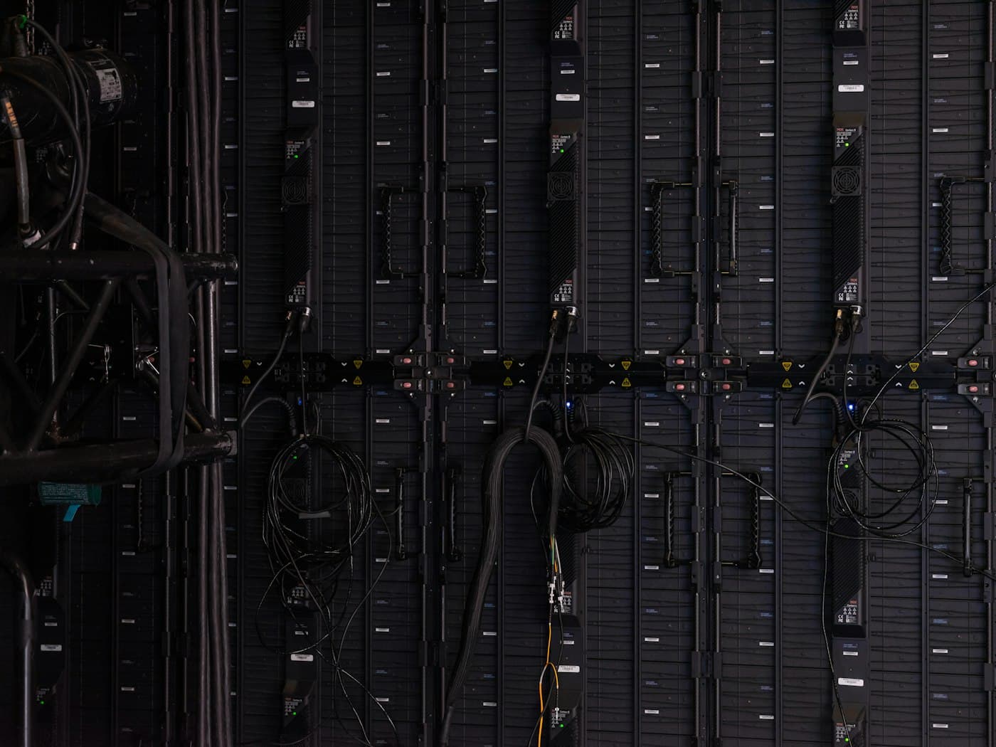 Computer infrastructure supporting digital data processing