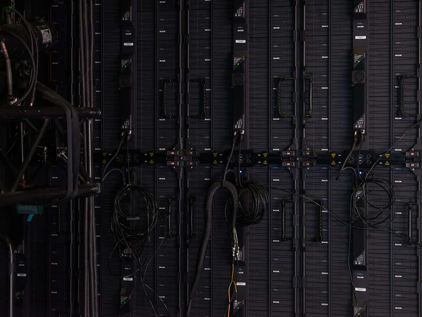 Computer infrastructure supporting digital data processing